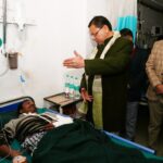 मुख्यमंत्री धामी ने दून अस्पताल में घायलों का हालचाल जाना