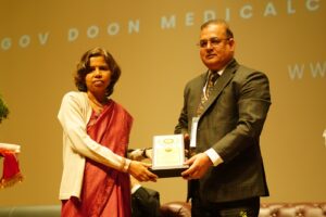 दून मेडिकल कॉलेज और एनसीआई ने एमओयू पर हस्ताक्षर किए