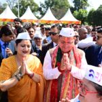 लोक गीतों की धुनों के बीच सीएम आवास में निखरे होली के रंग, होली मिलन कार्यक्रम में जुटे गढ़वाल-कुमाऊं से लेकर जौनसार तक के कलाकार