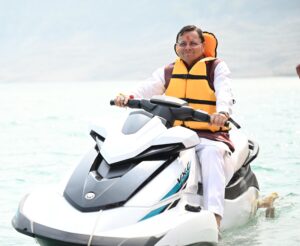टिहरी झील में रोमांच के सफर पर निकले सीएम  लेक फेस्टिवल में दिखे सीएम पुष्कर सिंह धामी के अलग-अलग अंदाज
