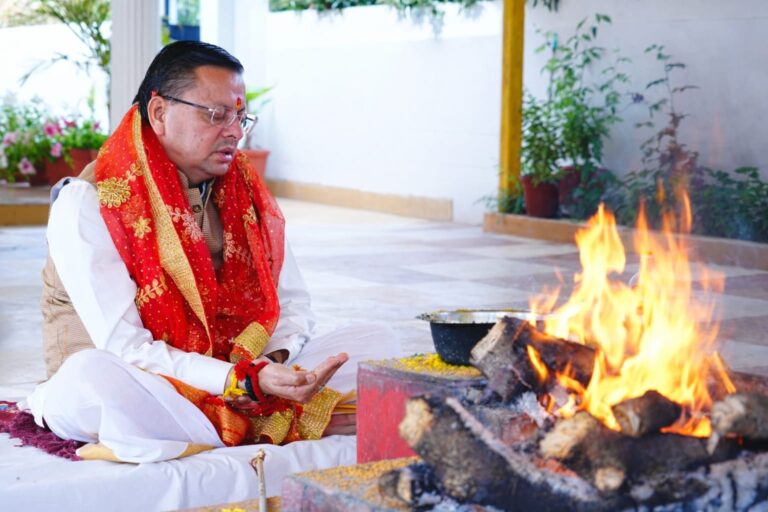 चैत्र नवरात्रि पर मुख्यमंत्री धामी ने की पूजा अर्चना