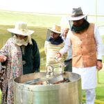 मुख्यमंत्री आवास परिसर से 60 किलो शहद निकला