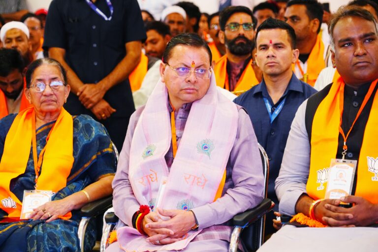 सीएम धामी ने सुना ‘मन की बात’ का 132वां एपिसोड, जनप्रतिनिधियों संग साझा किए विचार