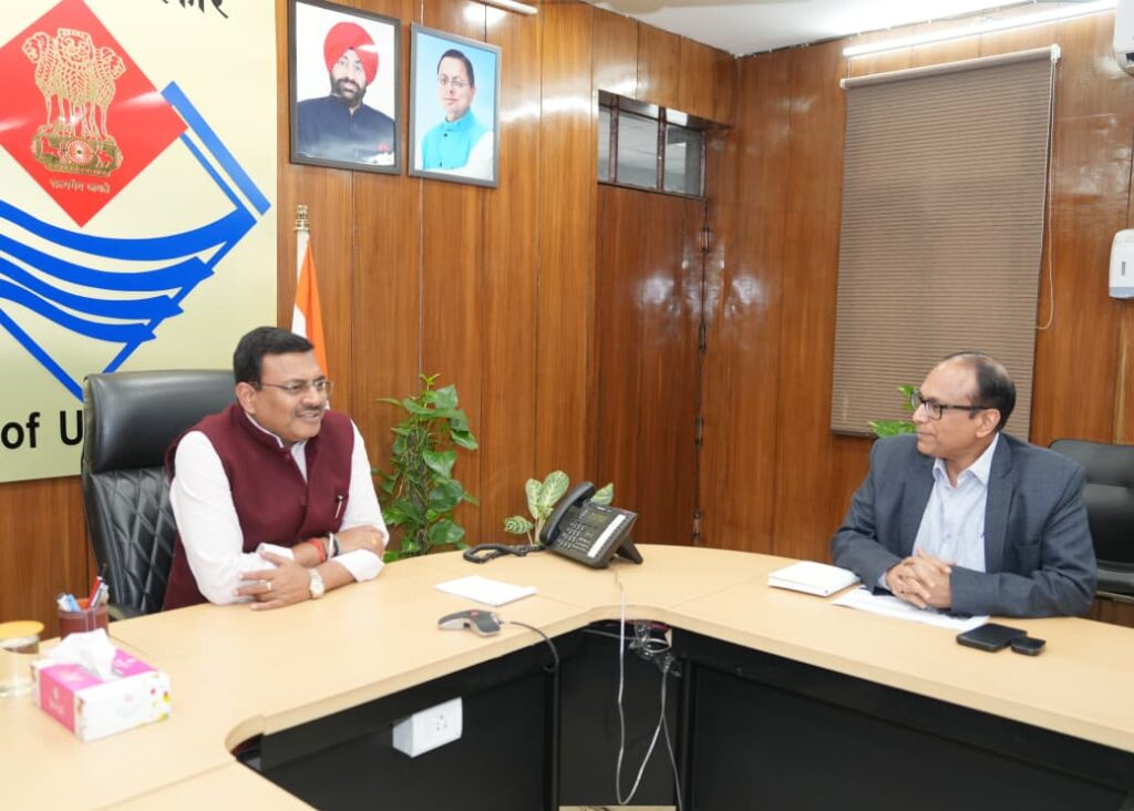 मुख्य सचिव आनन्द बर्द्धन ने सचिवालय में शिक्षा विभाग की समीक्षा की