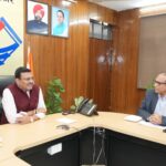 मुख्य सचिव आनन्द बर्द्धन ने सचिवालय में शिक्षा विभाग की समीक्षा की