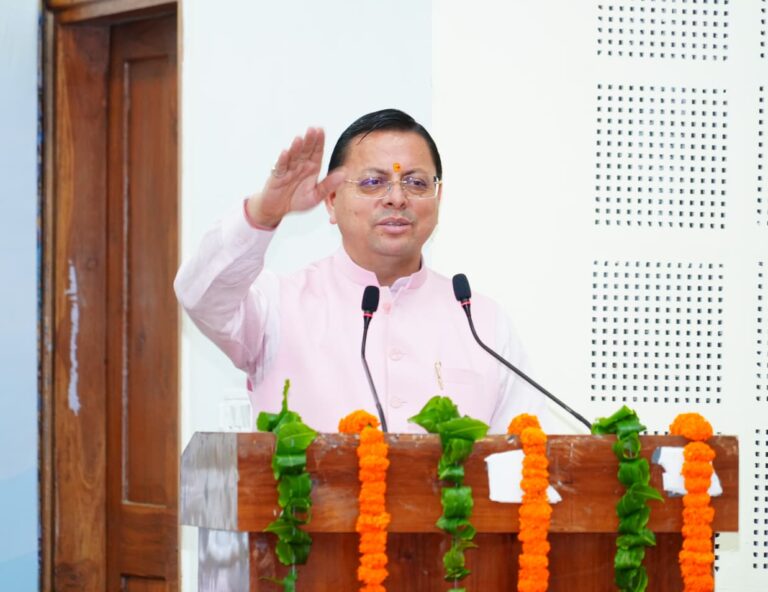 देवभूमि में सड़कों पर नमाज़ नहीं होने देंगे, कानून से ऊपर कोई नहीं — सीएम धामी